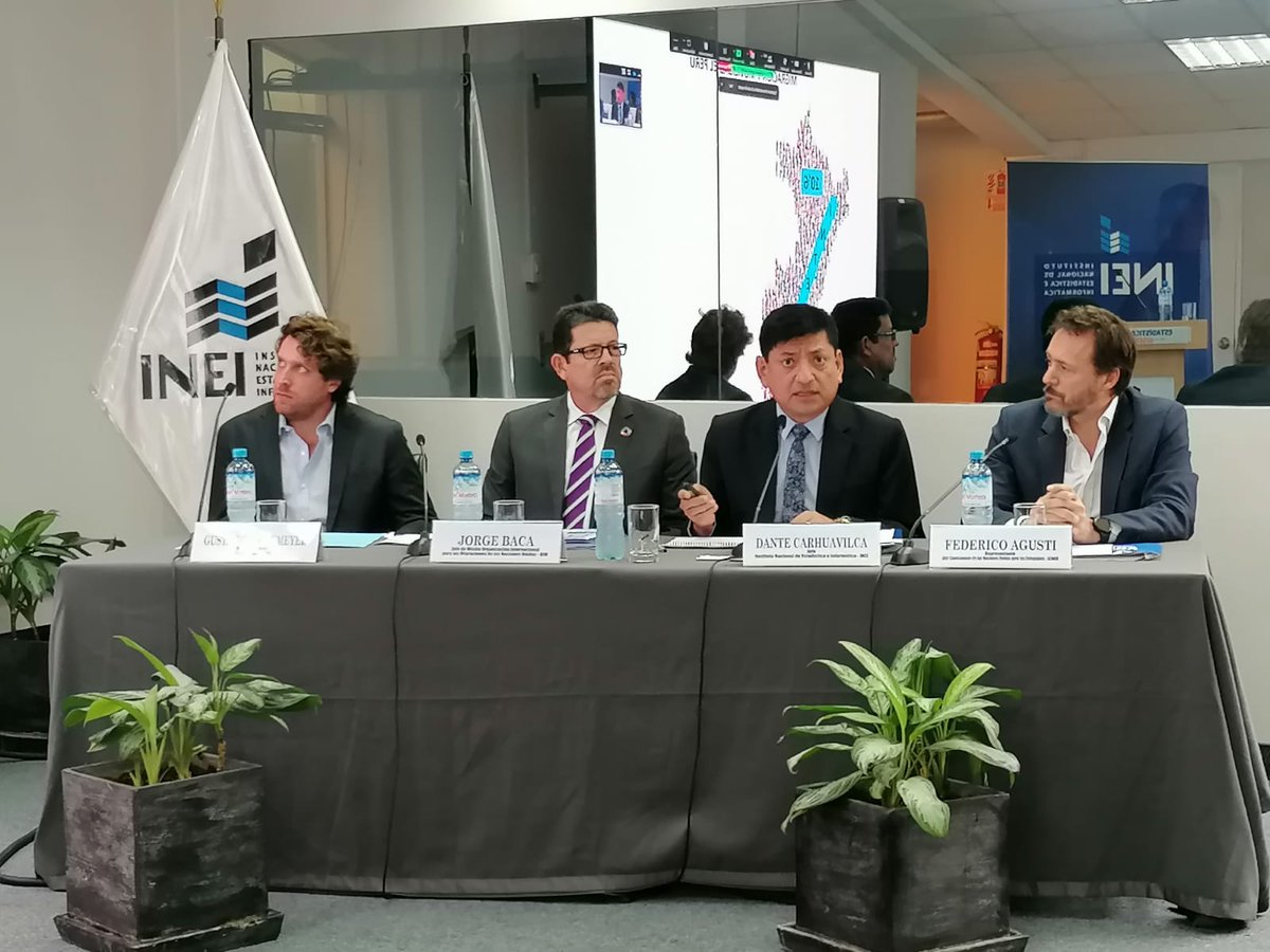 INEI_oficial's tweet photo. El Jefe del INEI, Dante Carhuavilca Bonett, está presentando los «Hallazgos de la II Encuesta dirigida a la población venezolana que reside en el país #ENPOVE 2022», en evento organizado con @CIESLimaPeru. #PerúContigo

Sigue la transmisión en FB Live⤵️
🔴 https://t.co/yn201gkKvY https://t.co/mEUXbCFqzb