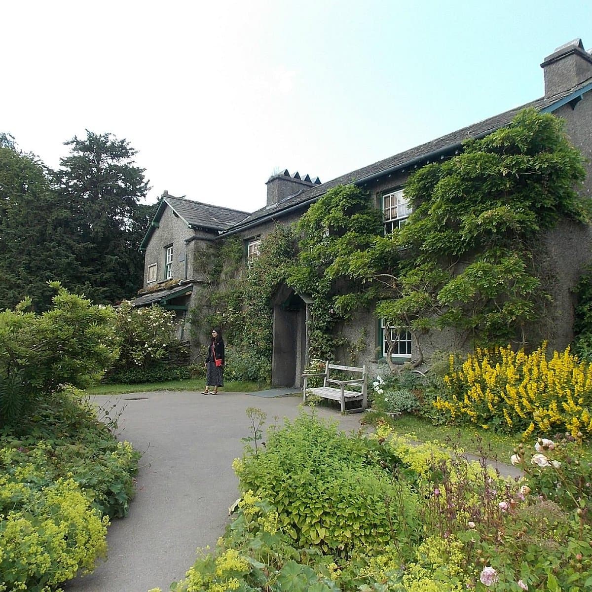 𝗘𝘅𝗽𝗹𝗼𝗿𝗲 𝗶𝗻 𝘁𝗵𝗲 𝗳𝗼𝗼𝘁𝘀𝘁𝗲𝗽𝘀 𝗼𝗳 𝗕𝗲𝗮𝘁𝗿𝗶𝘅 𝗣𝗼𝘁𝘁𝗲𝗿...
Did you know that Sawrey House Hotel is located right next door to Hill Top Farm the once home of children's author Beatrix Potter?
#hilltop #hilltopfarm #nationaltrust #beatrixpotter #peterrabbit