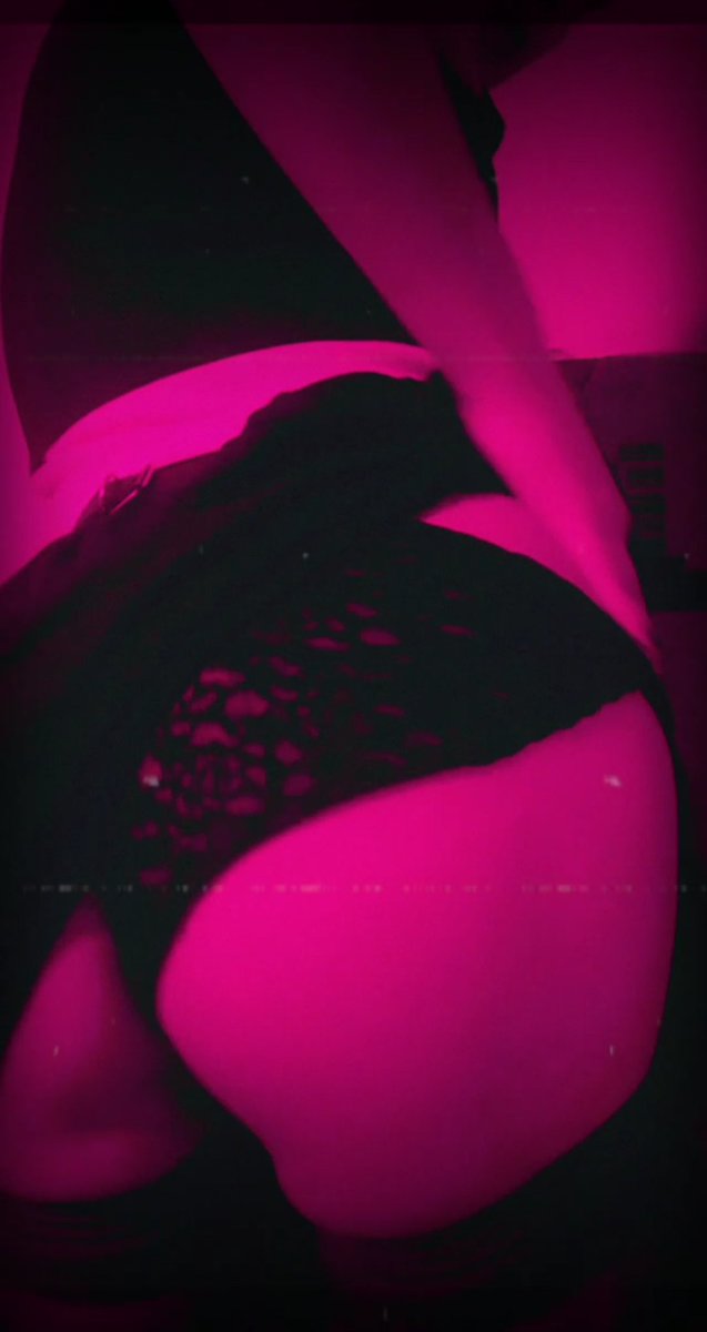 Snowcifer_666's tweet photo. Who doesn't love goth girl butt?? 🥰
https://t.co/qMimVJe2jx
#onlyfans #onlyfansgirls #gothgirl #xxx #porn #kinky #requestsopen #bodymods #sexy https://t.co/2A66dV8RQK