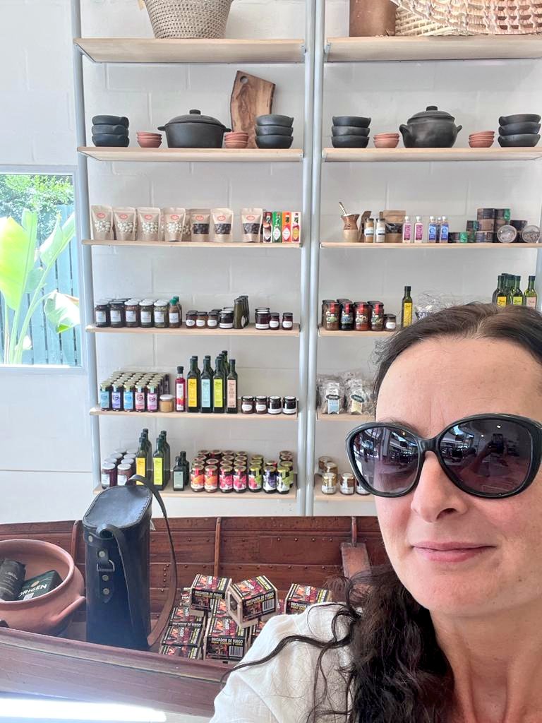 SeptimoBecu's tweet photo. Y un dia conoci @Chakear 🤩
Que lindo local @bernardobales !!!
Ahi pueden encontrar mis productos.
Primera Junta 1018,San Isidro y
Golfers 2933,Tortuguitas. https://t.co/v5YHHfrcZ2