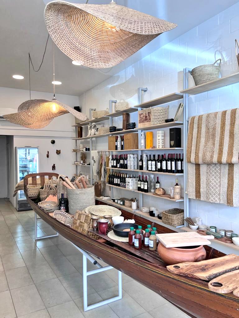 SeptimoBecu's tweet photo. Y un dia conoci @Chakear 🤩
Que lindo local @bernardobales !!!
Ahi pueden encontrar mis productos.
Primera Junta 1018,San Isidro y
Golfers 2933,Tortuguitas. https://t.co/v5YHHfrcZ2