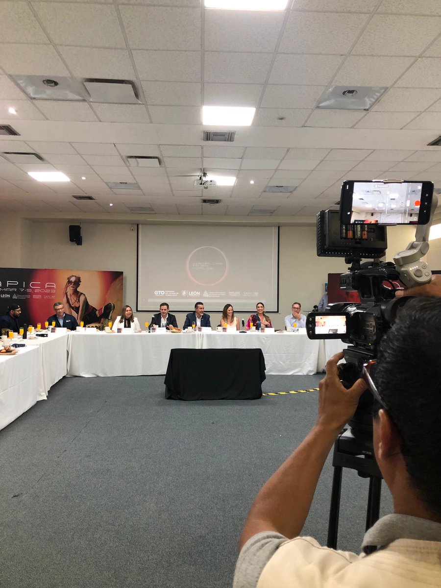 SAPICAmexico's tweet photo. Rueda de prensa SAPICA
Gracias por acompañarnos en una edición más, cerramos con gran éxito nuestra edición 88 #explorenewworlds https://t.co/ghbakGSXLb