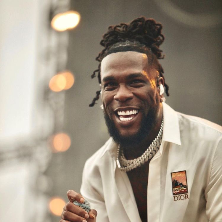 OfficialBlog_UR's tweet photo. Dancehall veteran Bounty Killer takes a swipe at Afrobeats. Using Burna Boy’s ‘Ye’ as an example, he concludes that all Afrobeats songs lack lyricism 😳 https://t.co/MFgZTFs2kS