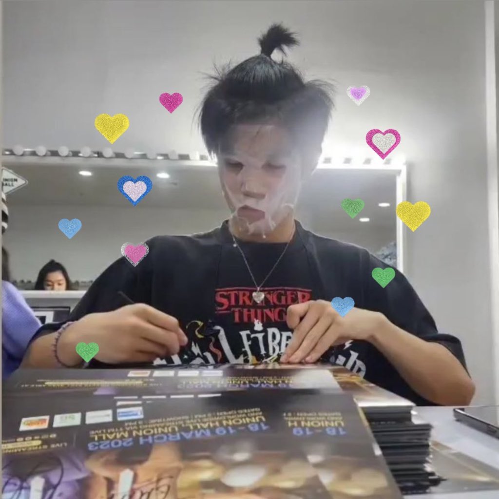 ilysbnn4's tweet photo. แจก poster signed 1ใบ🫶🏻🫶🏻💖💖
(signed สดนะค้าบ)
สุ่มจากรีทวิต (เป็น follower และคุณหนูเท่านั้นนะค่า 💘💘💘 เดี๋ยวมาสุ่มวันเสาร์ค่า

#MySchoolPresident
#MySchoolPresidentOnStageD1 
#MySchoolPresidentOnStageD2 
#Fourthnattawat #Gemini_NT https://t.co/Hy8vbIlCVo