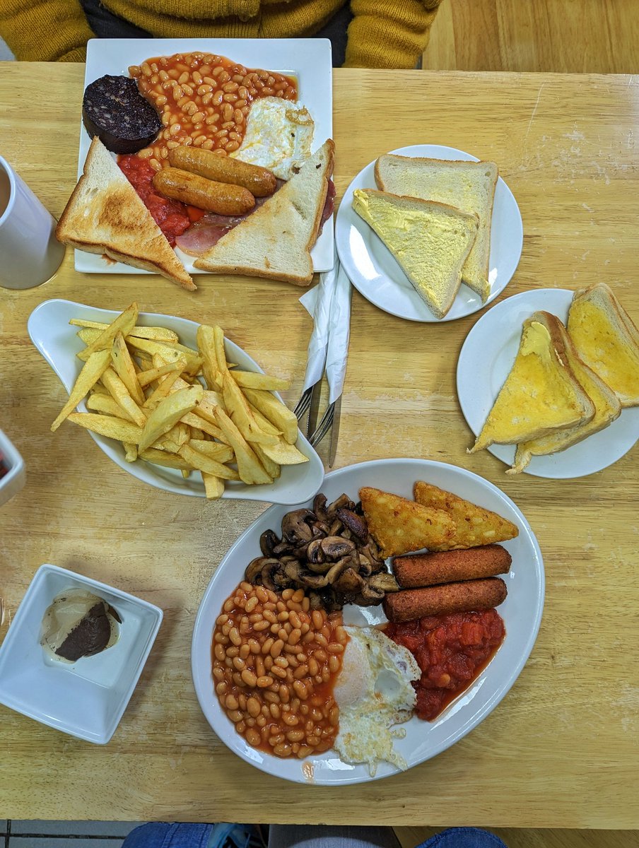 Leyla Kazim tweet media