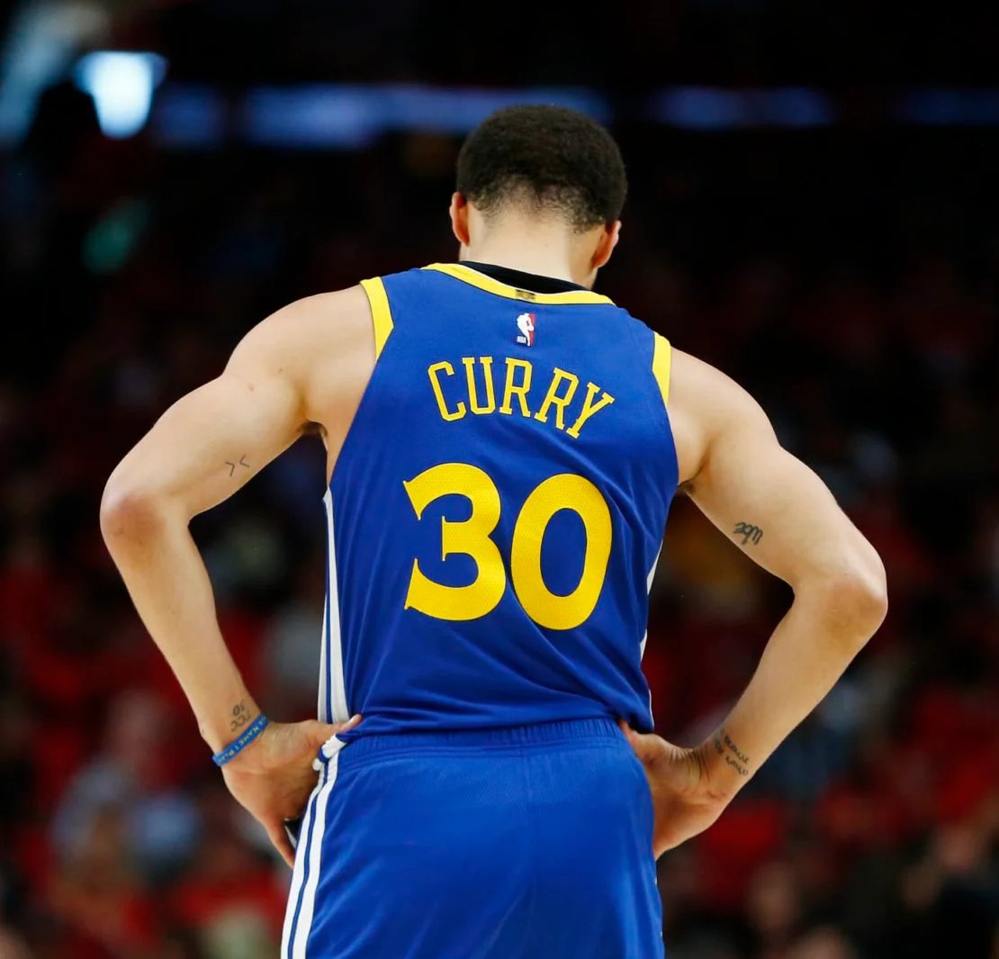 onlyabidoang's tweet photo. Fun fact: In The Sims 4 City Living, if you eat curry and play basketball right after, you'll get a special energized buff that boosts your basketball skill. This is a reference to Stephen Curry, a pro basketball player. The jersey number in the icon also matches his number. https://t.co/TwVZkO3Gm7
