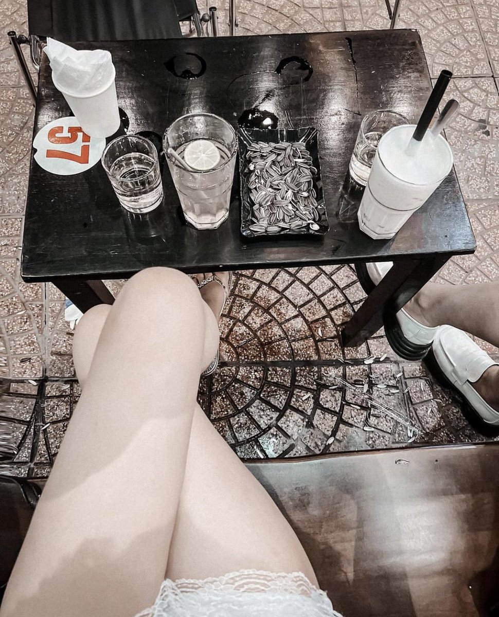 Washabi22's tweet photo. Đứng đầu trong danh sách gái ngoan, nhìn anh cởi đồ mà em chả dám can 🤷‍♀️ https://t.co/8gqLbrqeZ2