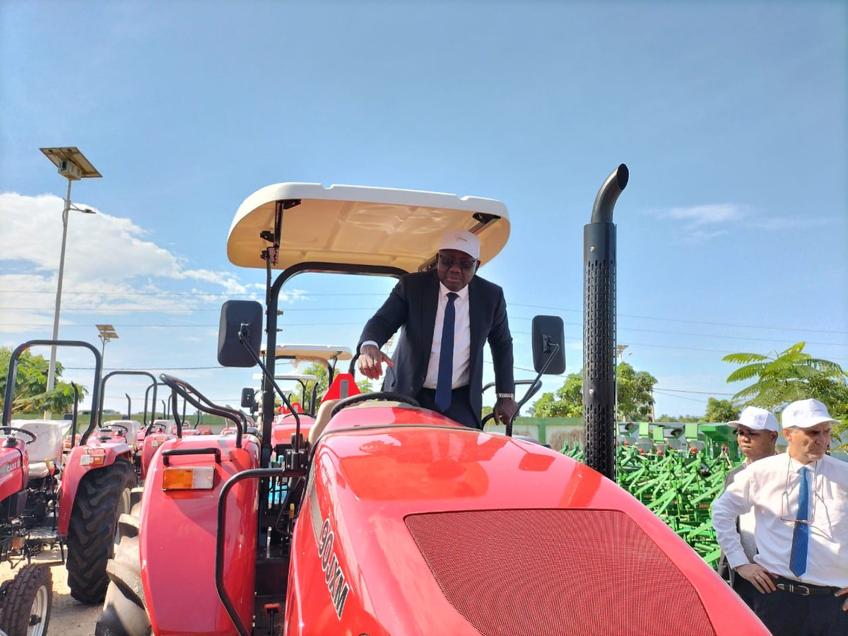 LERURAL2's tweet photo. Gaston Dossouhoui, a reçu plusieurs équipements de mécanisation adaptés aux pratiques agroécologiques. Subventionnés par @AFD_France  (AFD) dans le cadre de la 2è phase du projet TAZCO, la livraison de ces matériels agricoles a été assurée par la #SoNaMA 2⃣⤵️ https://t.co/6Fs2Dyfsgb
