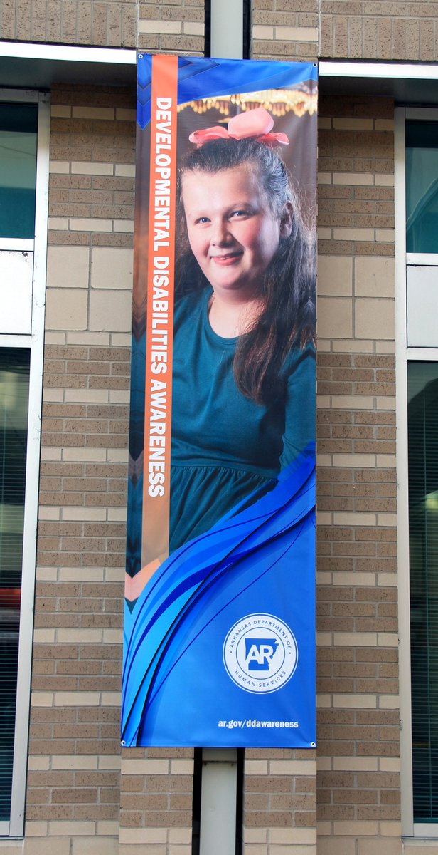 AGIPrinting's tweet photo. Spring's in the air so it's time to clean up outdoors. We printed and installed these new banners along Main Street for the Arkansas Department of Human Services (DHS). Let us know when you're ready to print your outdoor signs and banners. Call us at 501-376-8436! https://t.co/B1jVjeAqry