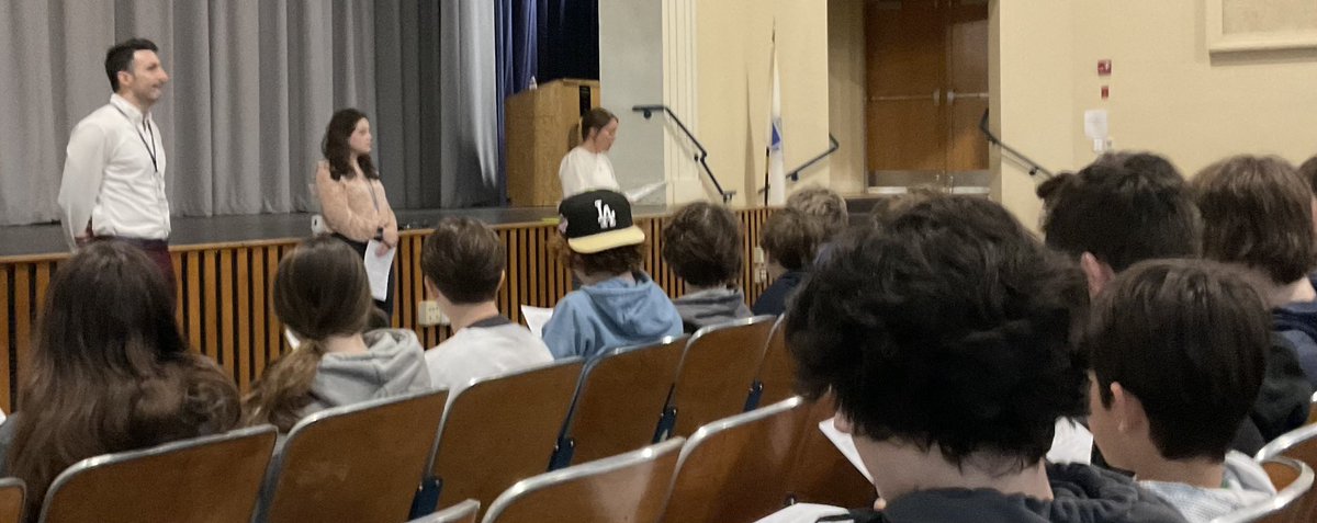 comsprincipal's tweet image. CHS Guidance Counselors present to our 8th graders on choosing classes for next year! We’re going to miss the Class of 2027!! So proud of them!! #proudtobecms @CHSguidancenews @CoHSPrincipal