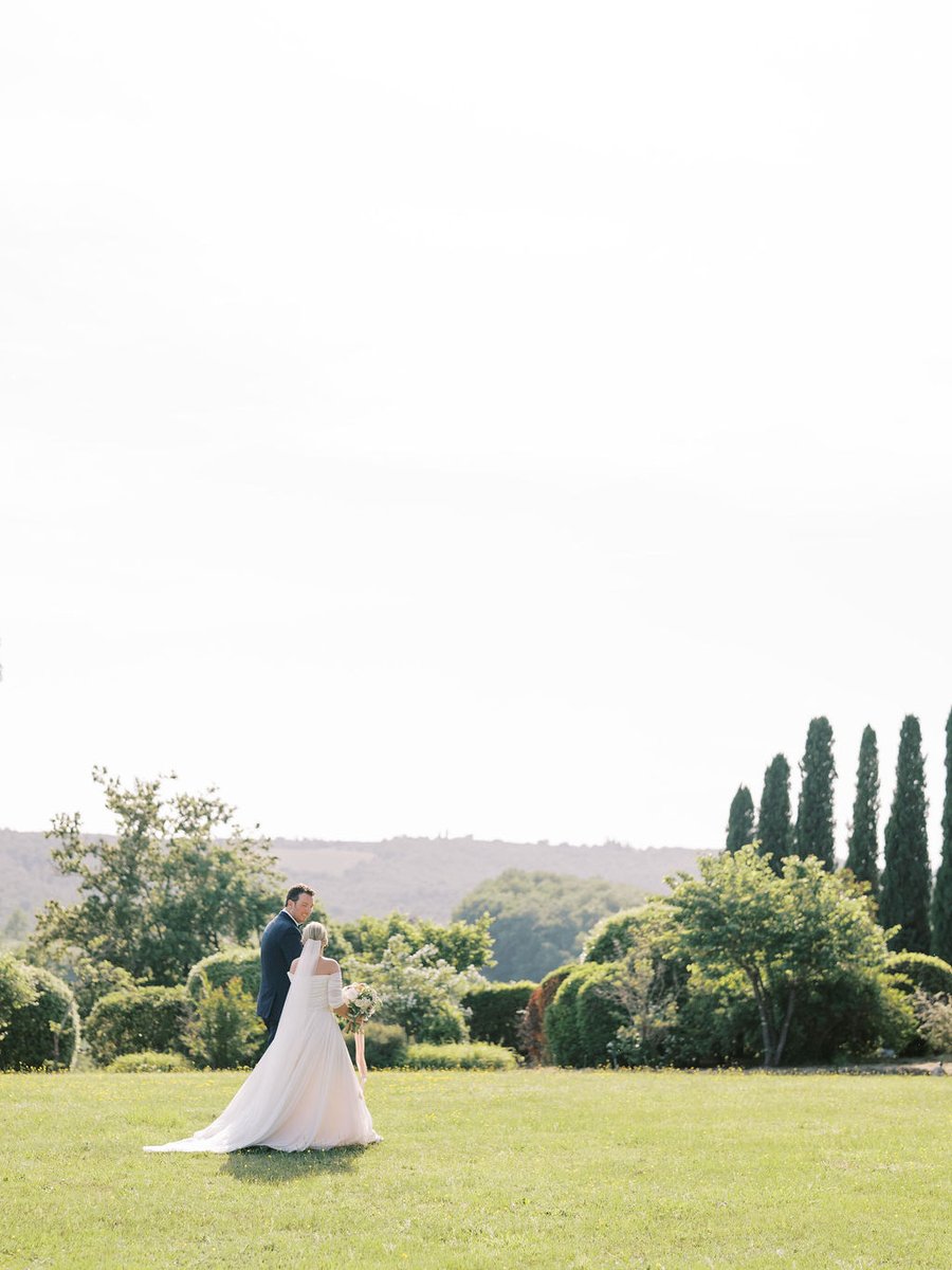 Moment in our Garden 💚

#spring #tuscanspring #tuscanvilla #weddingmoment
#weddinginitaly