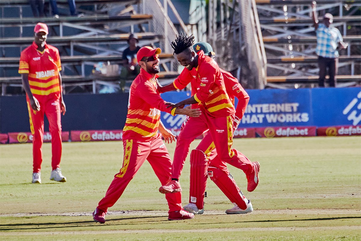 Zimbabwe won by just one run to level the 3-match ODI series 1⃣-1⃣  👏 👏 

📸: @ZimCricketv

#ZIMvNED #ICCSuperLeague #CricketTwitter #Cricket #Zimbabwe