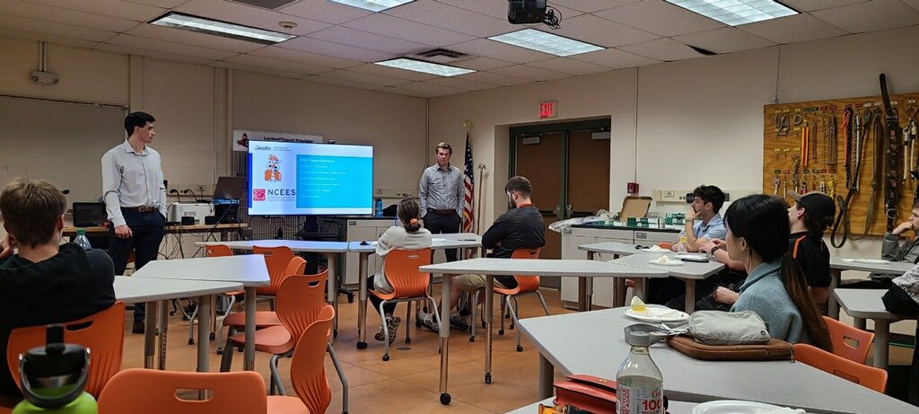 PROFonFIRE's tweet photo. The #okstate student chapters of #sfpe and #assp professional development night was hosted by @JacobsConnects FPEs. They did a great job of relating their daily work to what our students are learning in the classroom! #fpset π₯ @ASSPSafety @SFPE_Inc https://t.co/ZWnQ8DsWxs
