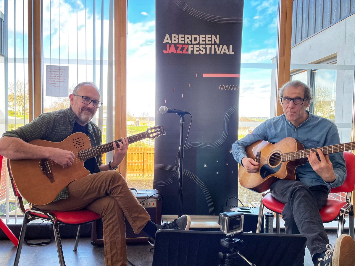 #LosAcousticosBandidos playing for the Aberdeen Jazz Festival in the Middlefield Community Hub this morning - a lovely audience of listeners and dancers! #AJF23 @jazzaberdeen #GuitarDuo