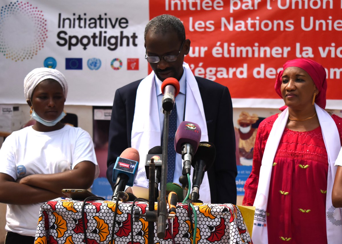 onu_mali's tweet photo. Dans le cadre de @GlobalSpotlight #Mali, le Coup de clap de la saison 2 de la série sur les #VBG a été donné ce jeudi à l'école Aviation de Sénou par Dr. Boubou Gouro DIALL,chef de cabinet du @MPFEF1,M.Bart OUVRY, Ambassadeur de @UEauMali , Pierre Ngom,Représentant de @unicefmali https://t.co/Rws7BQ2afD