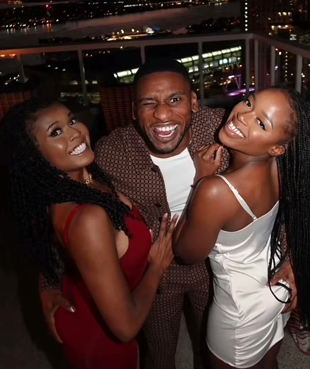 luna_lu18's tweet image. Y’all are wayyyy too invested in their relationship . 
#seanadams #oliviaappleberry #POLY