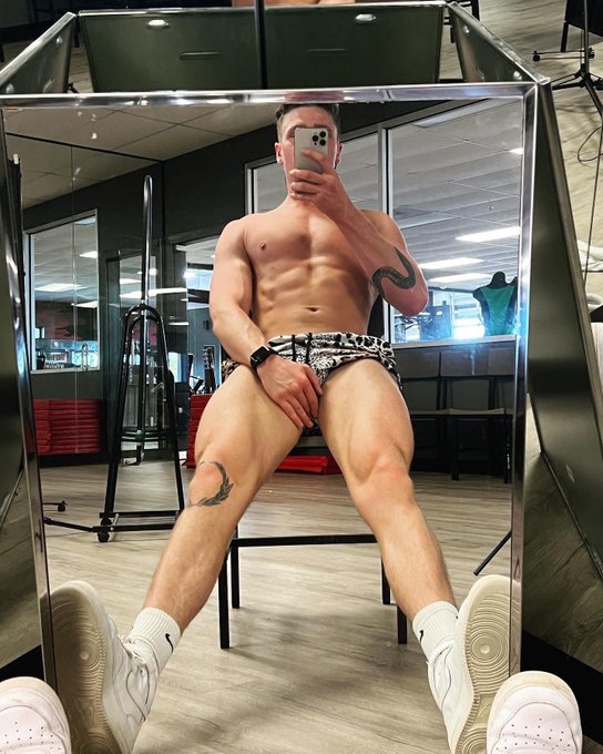 Was feeling beefy 💪🏼 https://t.co/VmoOlI0xp1<a href="/tag/nationalboyfriendday"class="tags"><span>#nationalboyfriendday</span></a>