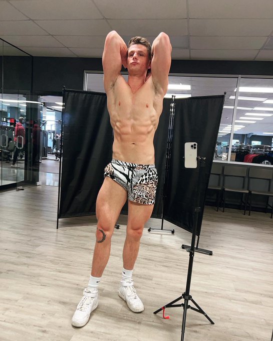 Was feeling beefy 💪🏼 https://t.co/VmoOlI0xp1<a href="/tag/nationalboyfriendday"class="tags"><span>#nationalboyfriendday</span></a>