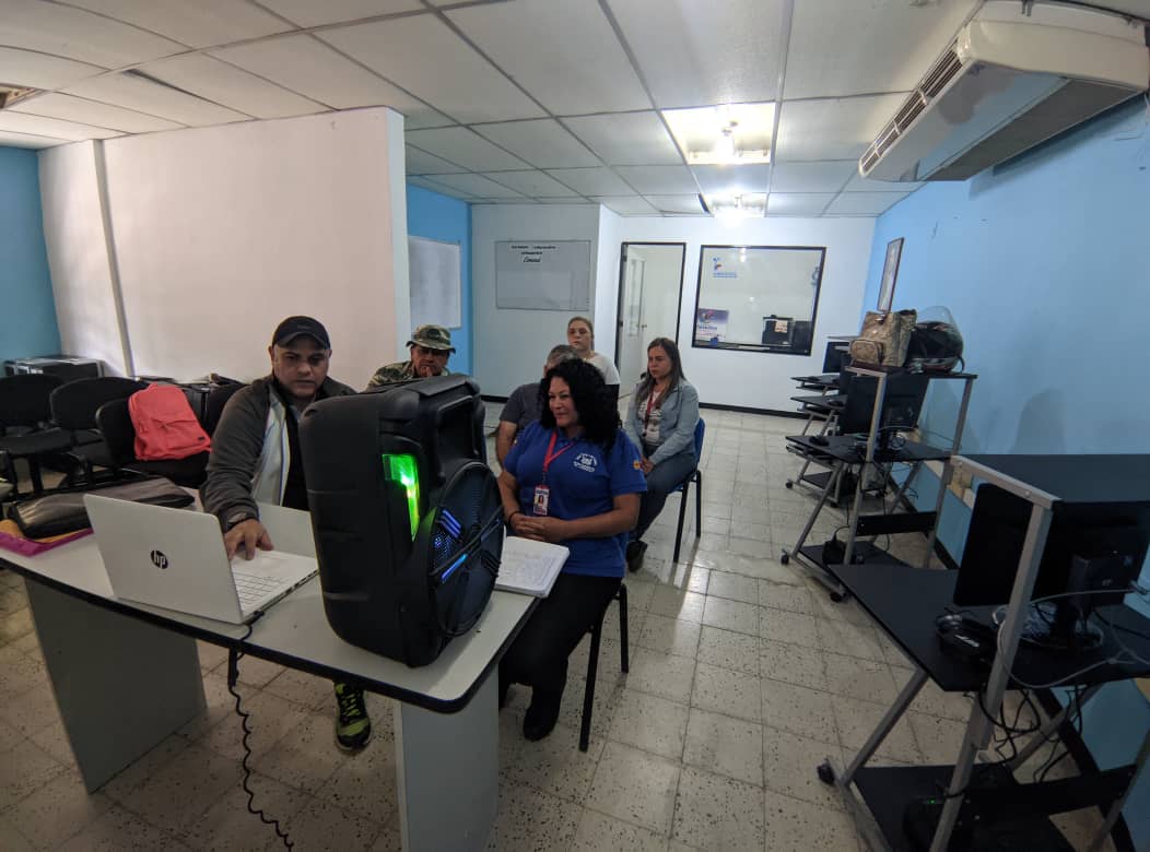 Gmas_Tachira_'s tweet photo. #ATENCION
-
#Ahora
En #VideoConferencia con @LealTelleria
@MinAlimenVen y los
@Tachira_Clap construyendo análisis de coyuntura 2.023
-
@NicolasMaduro
@FreddyBernal
@wcontreraspsuv
- https://t.co/h5b31RJqHc
