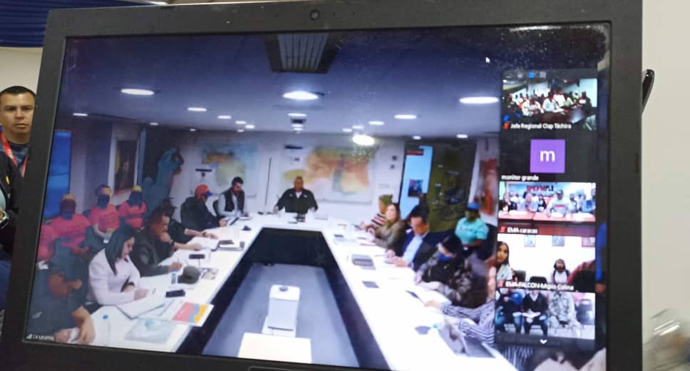 Gmas_Tachira_'s tweet photo. #ATENCION
-
#Ahora
En #VideoConferencia con @LealTelleria
@MinAlimenVen y los
@Tachira_Clap construyendo análisis de coyuntura 2.023
-
@NicolasMaduro
@FreddyBernal
@wcontreraspsuv
- https://t.co/h5b31RJqHc