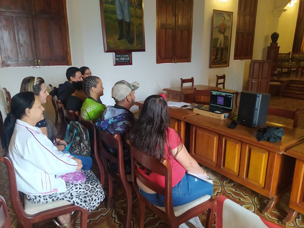 Gmas_Tachira_'s tweet photo. #ATENCION
-
#Ahora
En #VideoConferencia con @LealTelleria
@MinAlimenVen y los
@Tachira_Clap construyendo análisis de coyuntura 2.023
-
@NicolasMaduro
@FreddyBernal
@wcontreraspsuv
- https://t.co/h5b31RJqHc