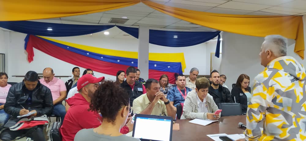 #ATENCION
-
#Ahora
En #VideoConferencia con <a href="/LealTelleria/">M/G Carlos Leal Tellería</a>
<a href="/MinAlimenVen/">minalimentacion_ve</a> y los
@Tachira_Clap construyendo análisis de coyuntura 2.023
-
<a href="/NicolasMaduro/">Nicolás Maduro</a>
<a href="/FreddyBernal/">Freddy Bernal</a>
<a href="/wcontreraspsuv/">William Contreras</a>
-