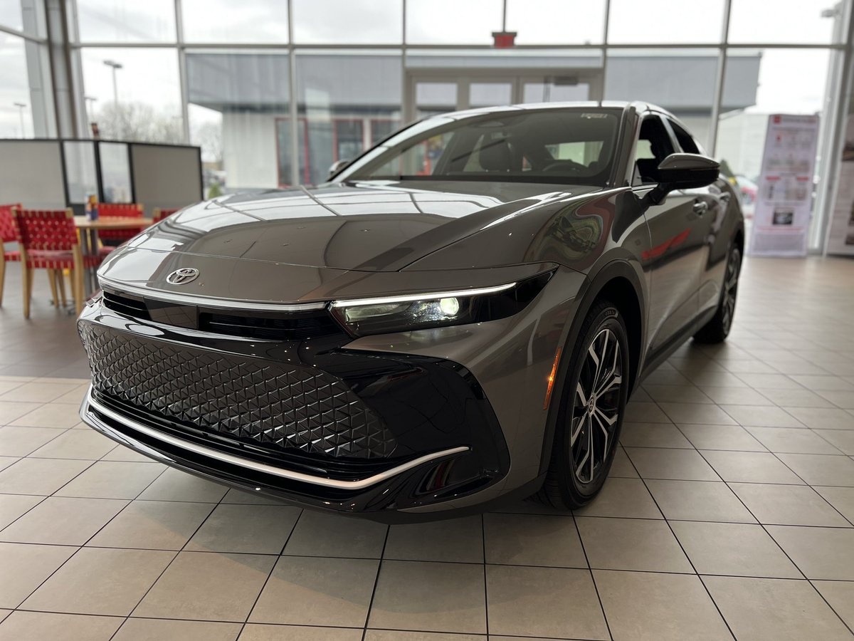 MooreDeals's tweet photo. Say hello to the future of driving with the 2023 Toyota Crown Hybrid! This stunning sedan combines the best of both worlds with its fuel-efficient hybrid engine and sleek, modern design.

#TOYOTA #donmoore #mvp #winnerswin #crown #cars #quality #vehicle https://t.co/TfdOyy5aCh