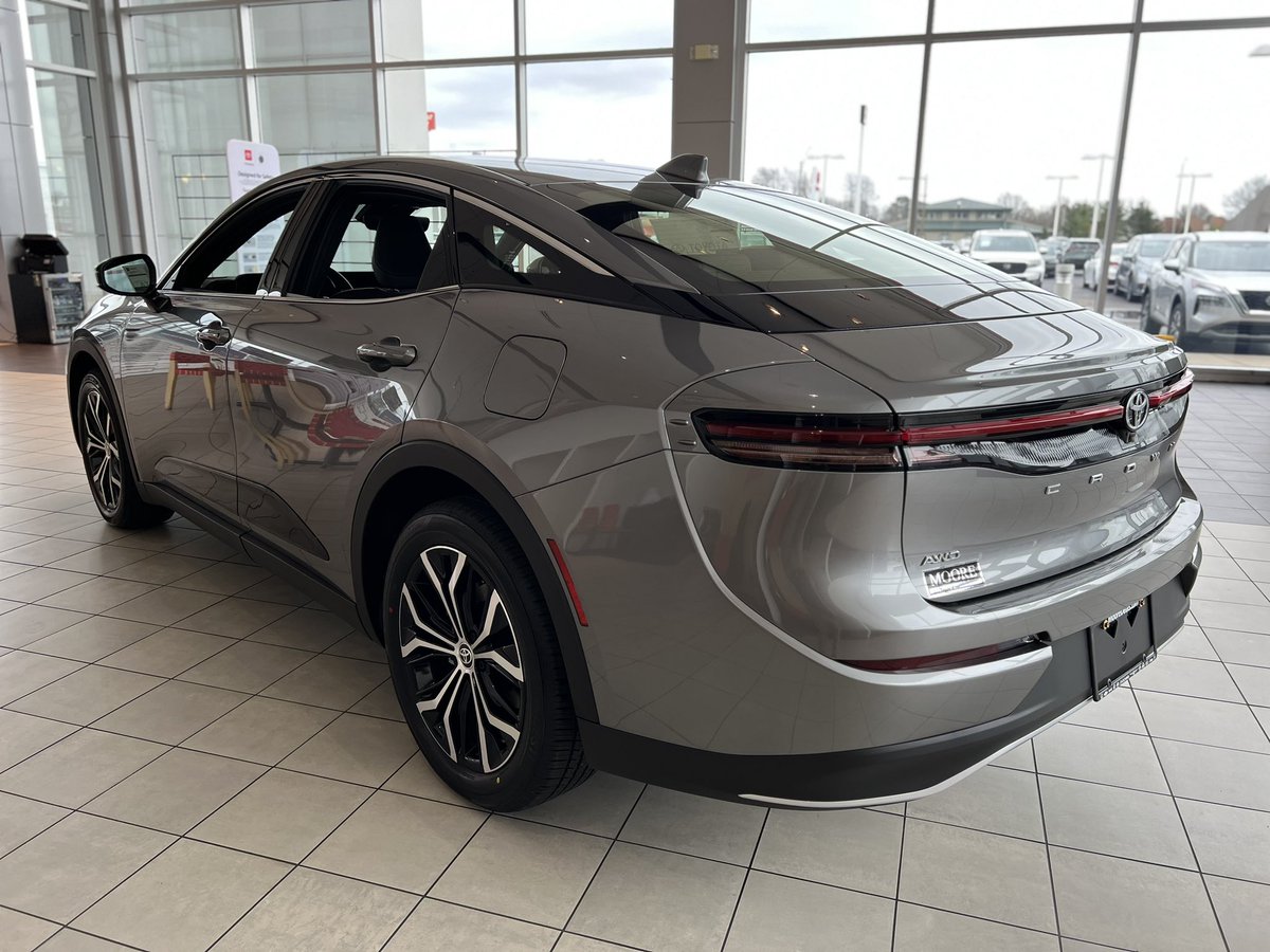MooreDeals's tweet photo. Say hello to the future of driving with the 2023 Toyota Crown Hybrid! This stunning sedan combines the best of both worlds with its fuel-efficient hybrid engine and sleek, modern design.

#TOYOTA #donmoore #mvp #winnerswin #crown #cars #quality #vehicle https://t.co/TfdOyy5aCh