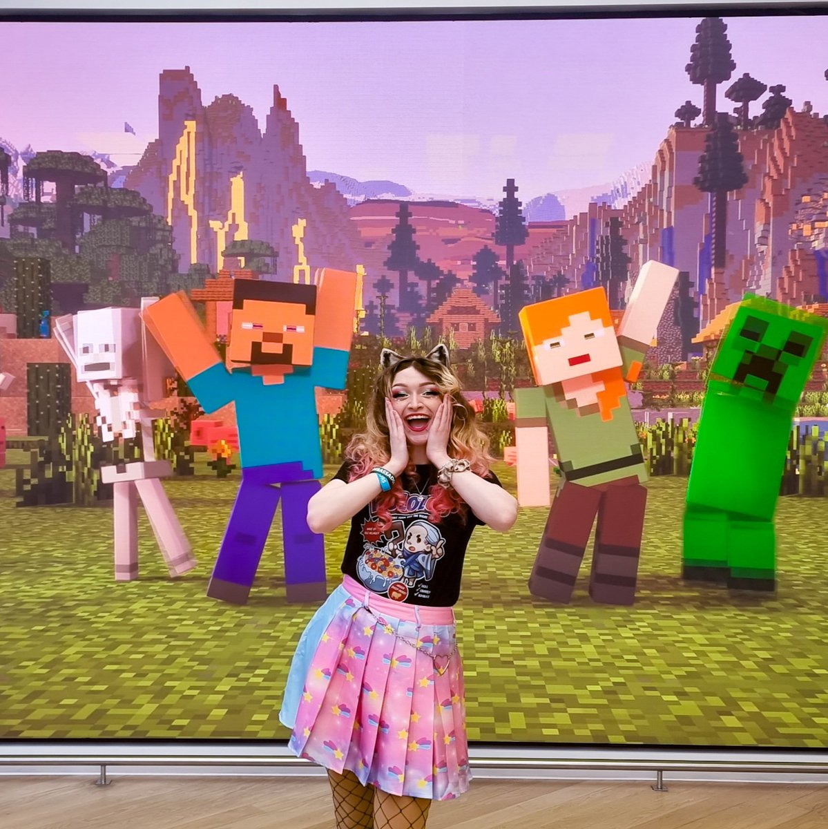 kayPOWXD's tweet photo. I visited the @MicrosoftUK Experience Centre in London and 

💚 Pressed lots of buttons
💚 Played Forza in the Gaming Lounge
💚 "Drove" a Warthog
💚 Got Oreos (by driving badly in Forza)
💚 Watched an #XboxAmbassador Panel
💚 Met lovely people

Eee! #MicrosoftLDN was fun! ✨ #AD https://t.co/gHywBBzJo9