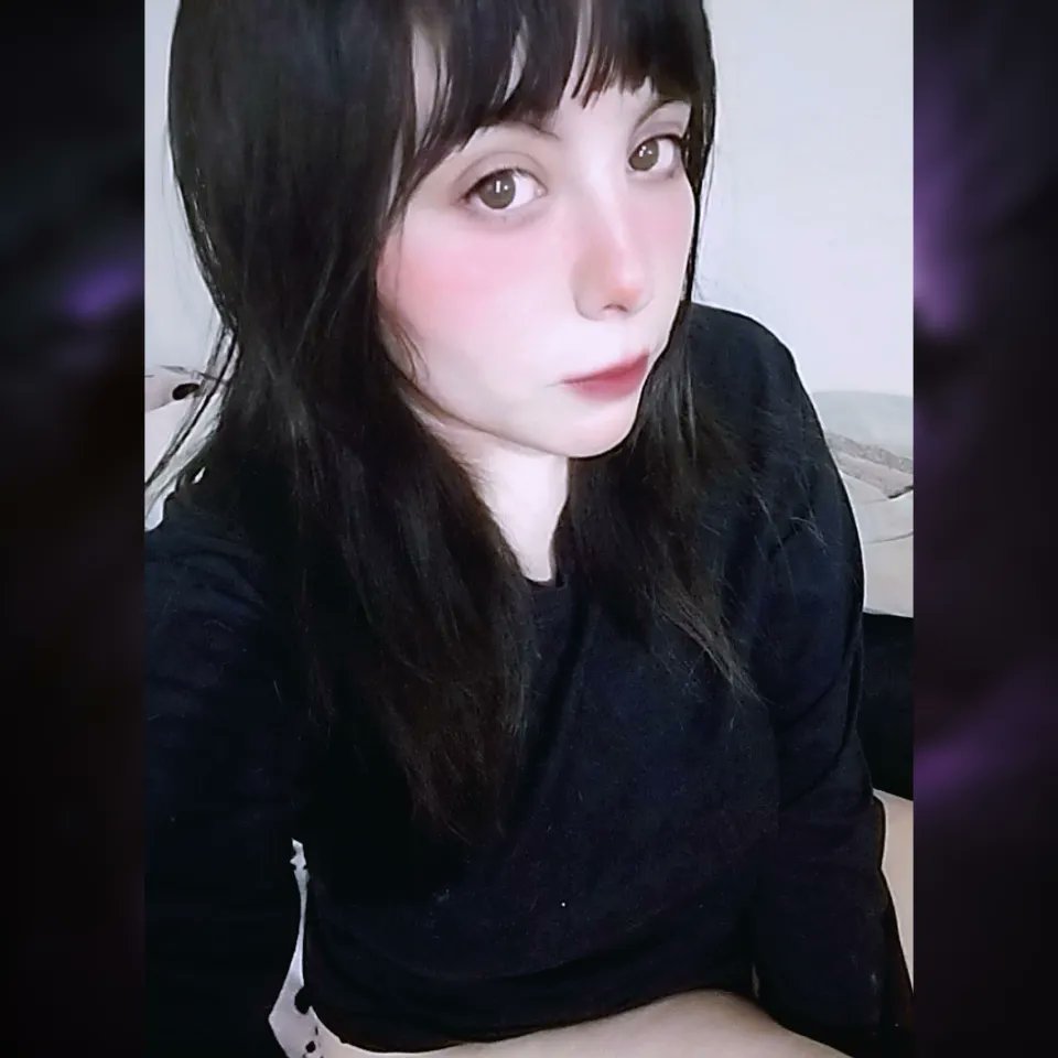 aliceinthecave's tweet photo. Me gusta ponerme tu ropa jsjs 🖤 @Alexander1476_ 😺
#girl #girly #blackismycolor #pinklips https://t.co/mLRZaJvyrK