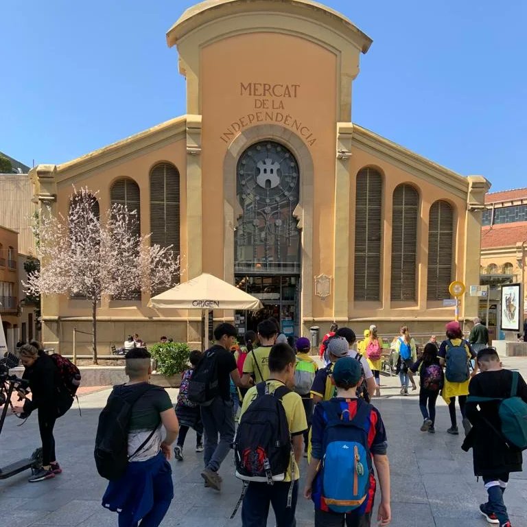 zer_conca's tweet photo. Que diferent Terrassa dels nostres pobles... Coneixem la ciutat amb les guies del @museudeterrassa
També hem visitat l'expo del cos humà al @mnactec
per posar punt i final als projectes i les caixes d'aprenentatge.
#ZerConca #transformacioeducativa
#escolarural
#escolapetita https://t.co/klvW26gibC