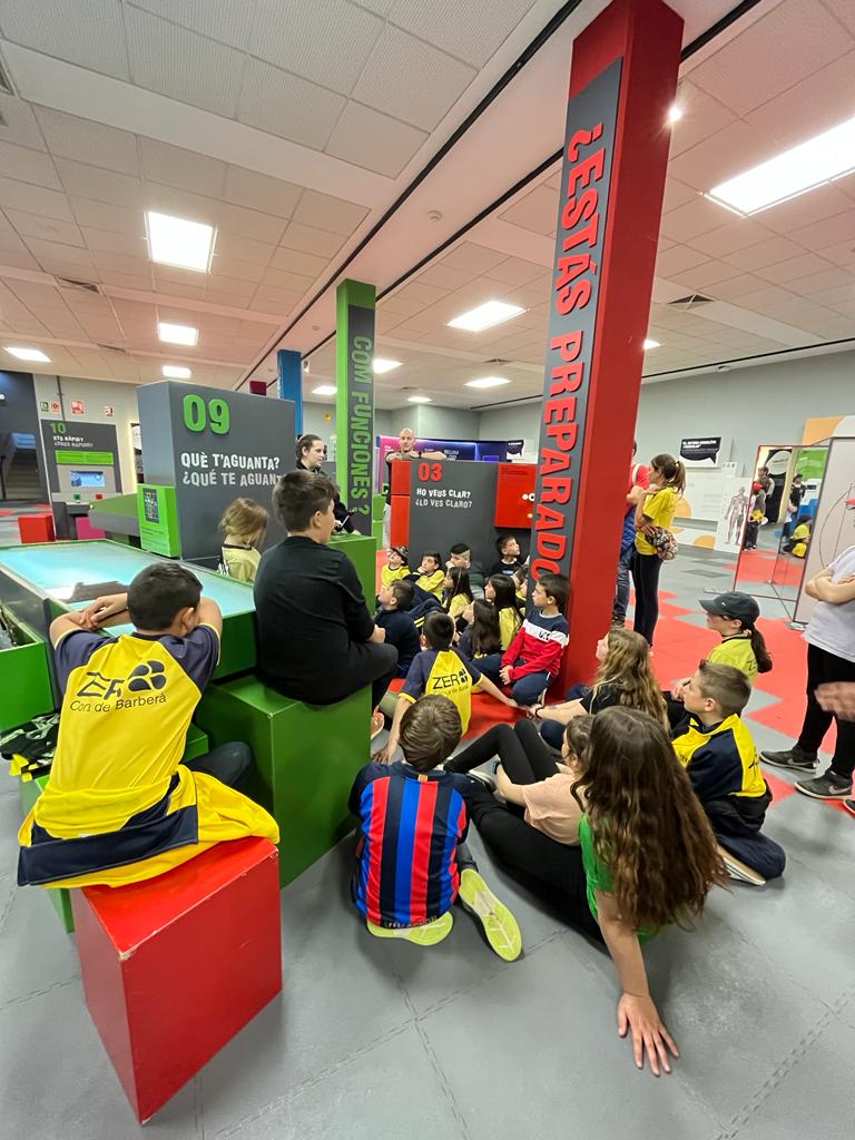 zer_conca's tweet photo. Que diferent Terrassa dels nostres pobles... Coneixem la ciutat amb les guies del @museudeterrassa
També hem visitat l'expo del cos humà al @mnactec
per posar punt i final als projectes i les caixes d'aprenentatge.
#ZerConca #transformacioeducativa
#escolarural
#escolapetita https://t.co/klvW26gibC