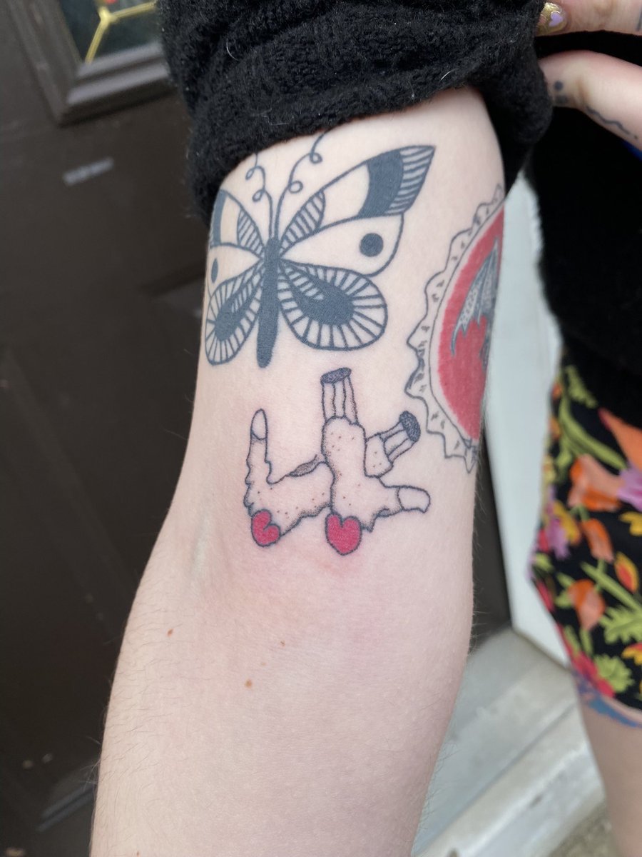 froggiescream's tweet photo. Machine and pokes #stickandpoke #blastover #abstractart https://t.co/ZCYdIBdqPJ