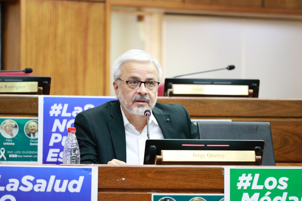 SenadoresPy's tweet photo. #PedidosyFormulaciones Pedido de tratamiento sobre tablas, realizado por el senador @jorgequerey, del proyecto de Resolución “Denuncia penal contra la exfiscal general del Estado, Sandra Quiñónez, por el mal desempeño en el ejercicio de sus funciones (prevaricato), obstrucción 👇🏼 https://t.co/IpQN4ZLRgG