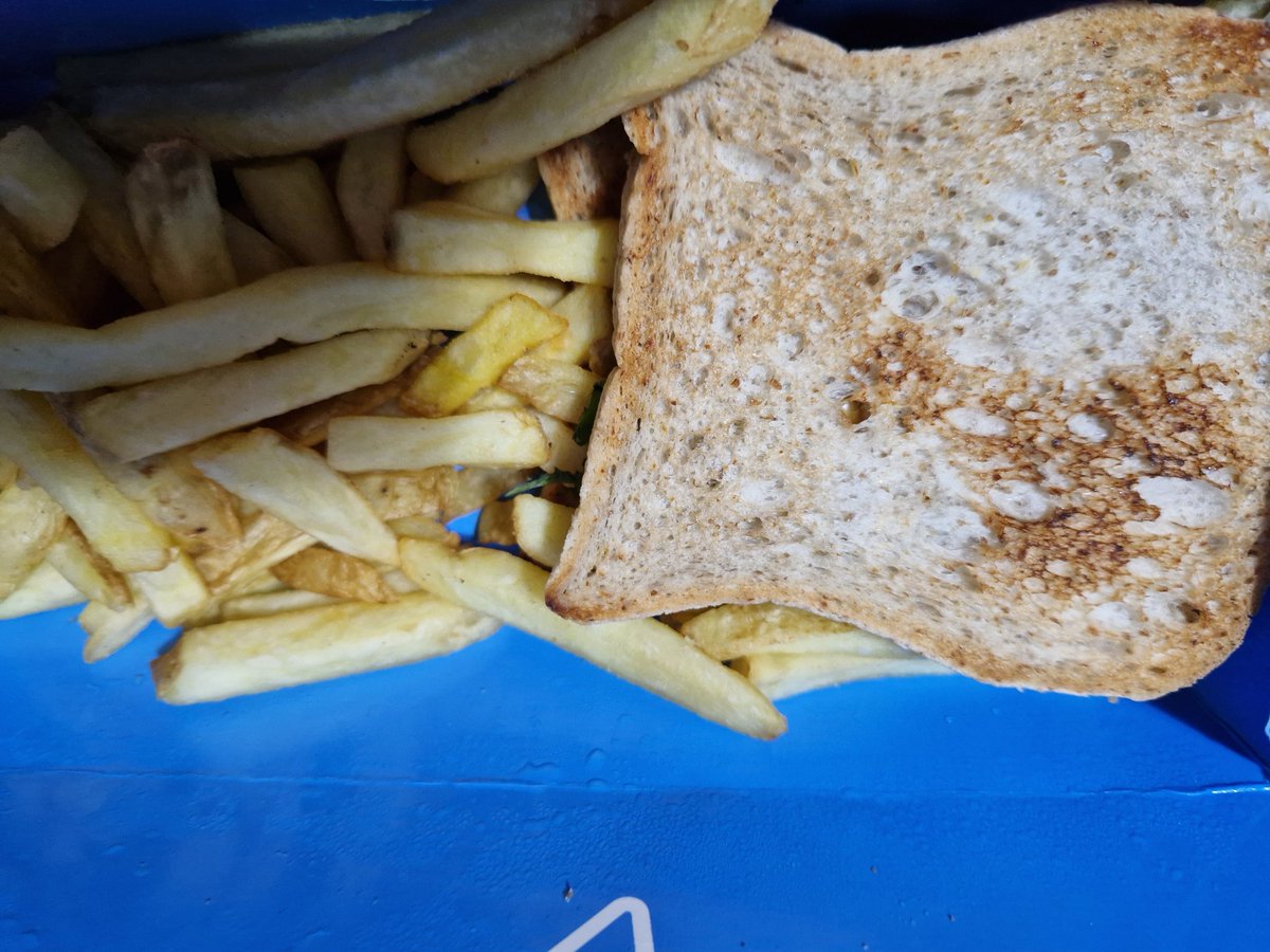 WithStarsOn's tweet photo. @BobandBerts I give you.. gf burger and chips bob &amp; berts style.. I have never been more disappointed in my life. It was a takeaway order so I didn't see this until I was already home 🫣 https://t.co/nfMkbqm5G8