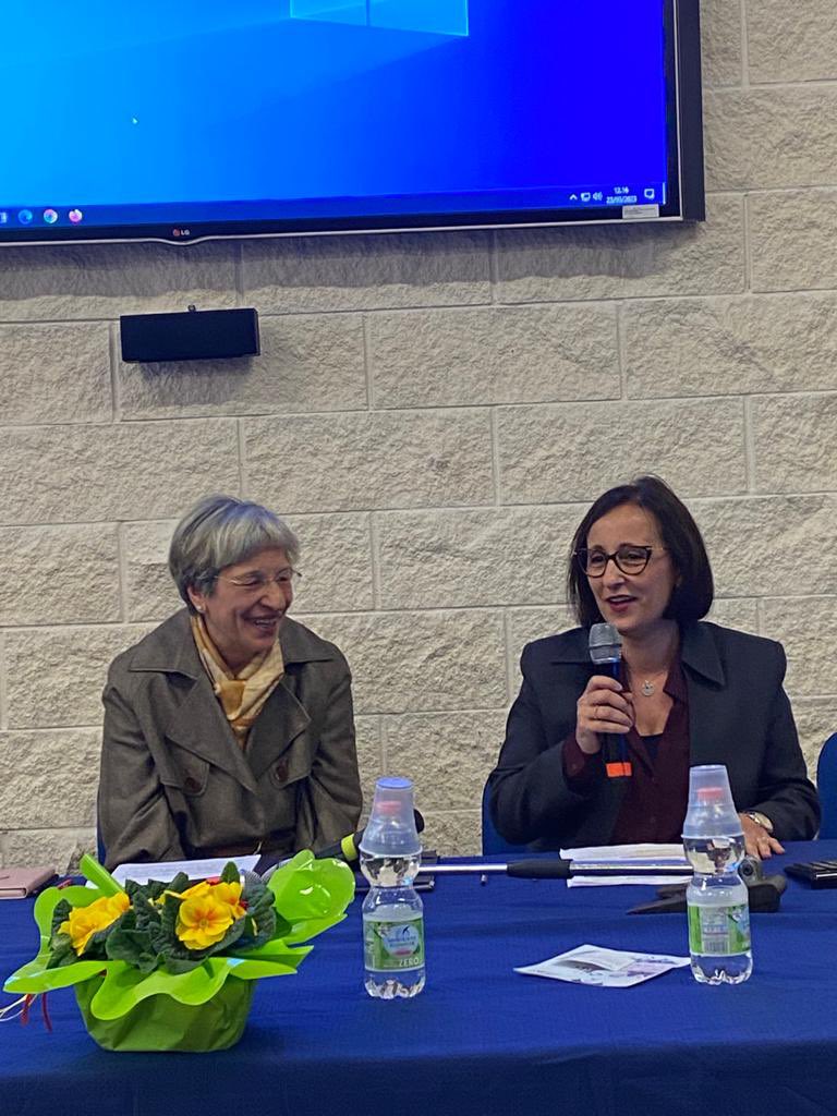 CislPuglia's tweet photo. Ultima tappa staffetta @fnpcislpuglia1 contro #violenza di genere: promuovere il superamento degli stereotipi tramite educazione alla differenza, valore aggiunto alle relazioni tra #uomini e #donne. La violenza non è un raptus, ma frutto della cultura patriarcale ancora esistente https://t.co/HrvVqJowja