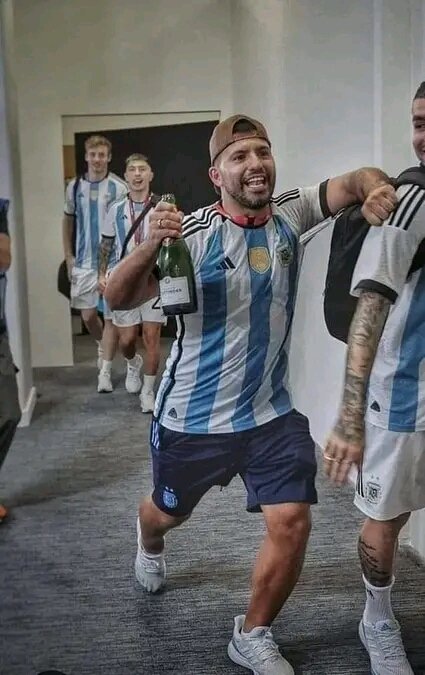 guillecarp2013's tweet photo. HOY JUEGA LA SCALONETA Y MAÑANA ES FERIADO 😎🇦🇷 https://t.co/uN7Ew29dgt