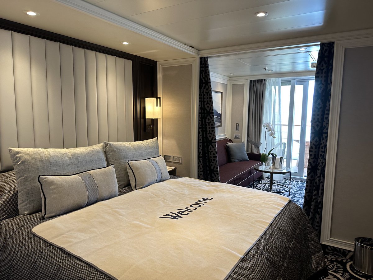 SandraNowlan's tweet photo. Our classy suite on #RegentSplendor #RegentCruises. This beautiful new ship sets a new standard for luxury! https://t.co/7nBks0qGuk