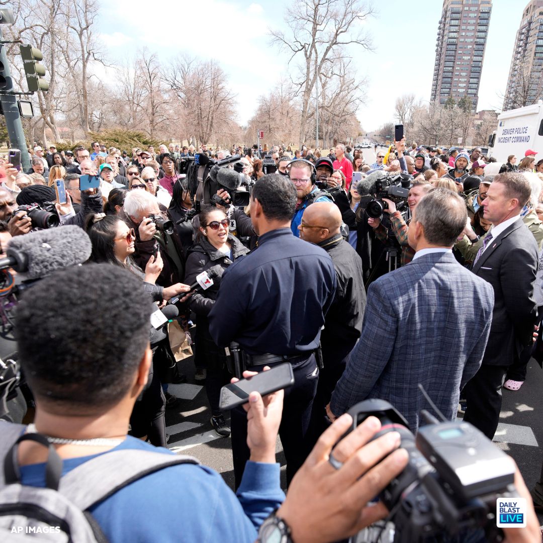 dailyblastlive's tweet image. As a result of the shooting, the school is closed for the rest of the week &amp;amp; classes will resume after Spring break. The shooting left many students &amp;amp; parents scared.

▶️bit.ly/4063iVg

#Denvershooting #schoolshooting #denver #colorado #easthighschool