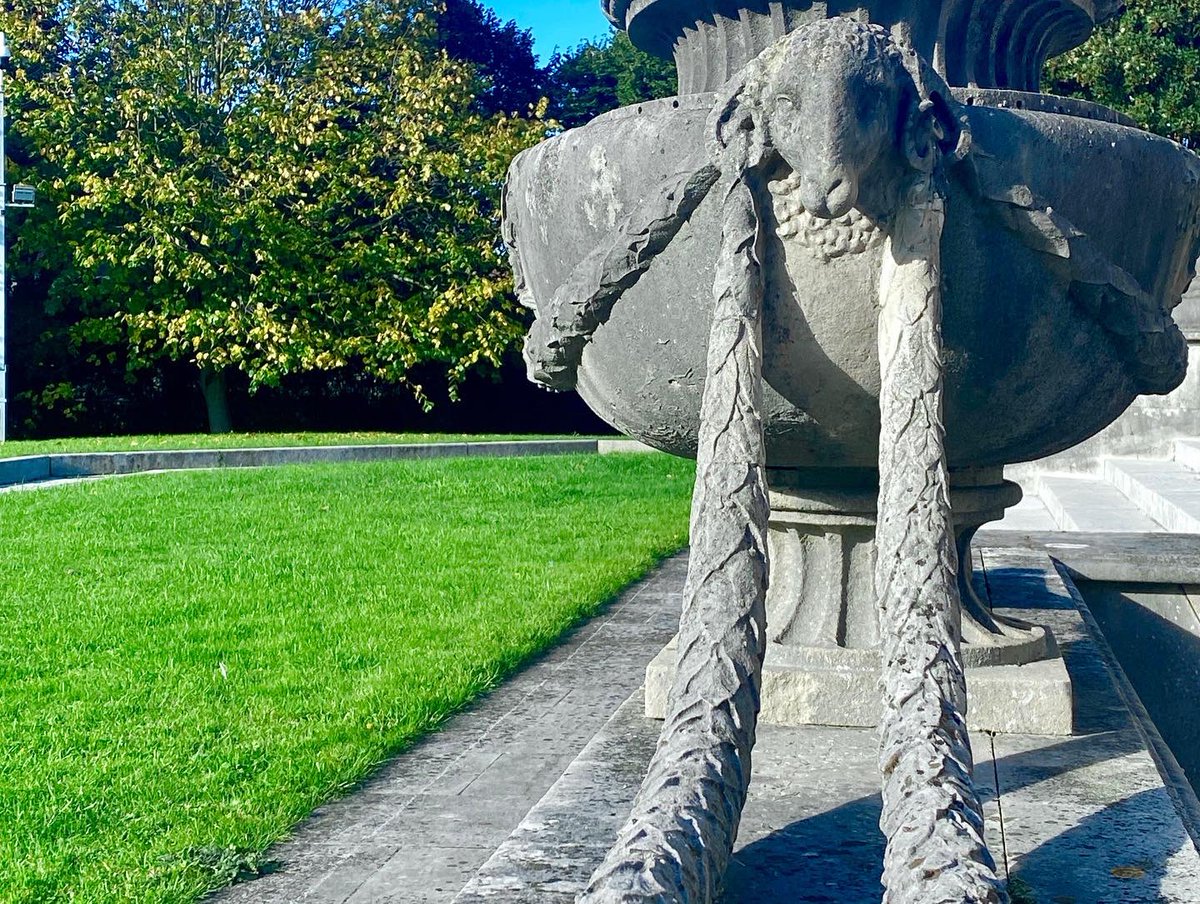 CasinoMarinoOPW's tweet photo. It’s National Tree Week & we’re celebrating all types of #trees at the #Casino, even those carved in stone, plaster & wood, like the #laurel /#baytree, decorating the inside & outside of Lord Charlemont’s Casino with its laurel leaves & wreaths, symbols of #excellence https://t.co/dvqGZ9Zupn