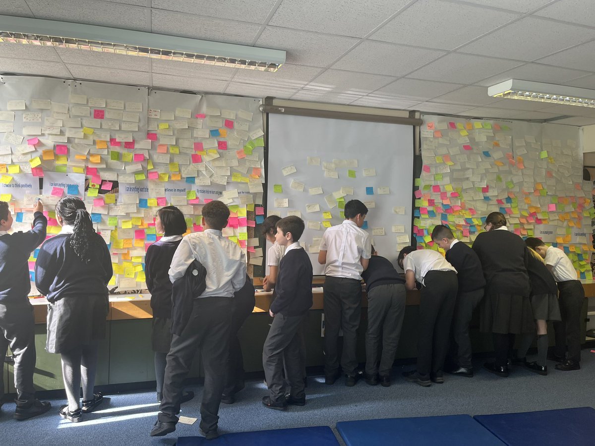 HGSCPHN's tweet photo. Great afternoon at Crucial Crew @childsafemedia what a wonderful group of children! Lots of agencies working together to help our young people keep themselves safe ❤️ @Rhianno40431515 @Mersey_Care https://t.co/nqc32Lmqj4