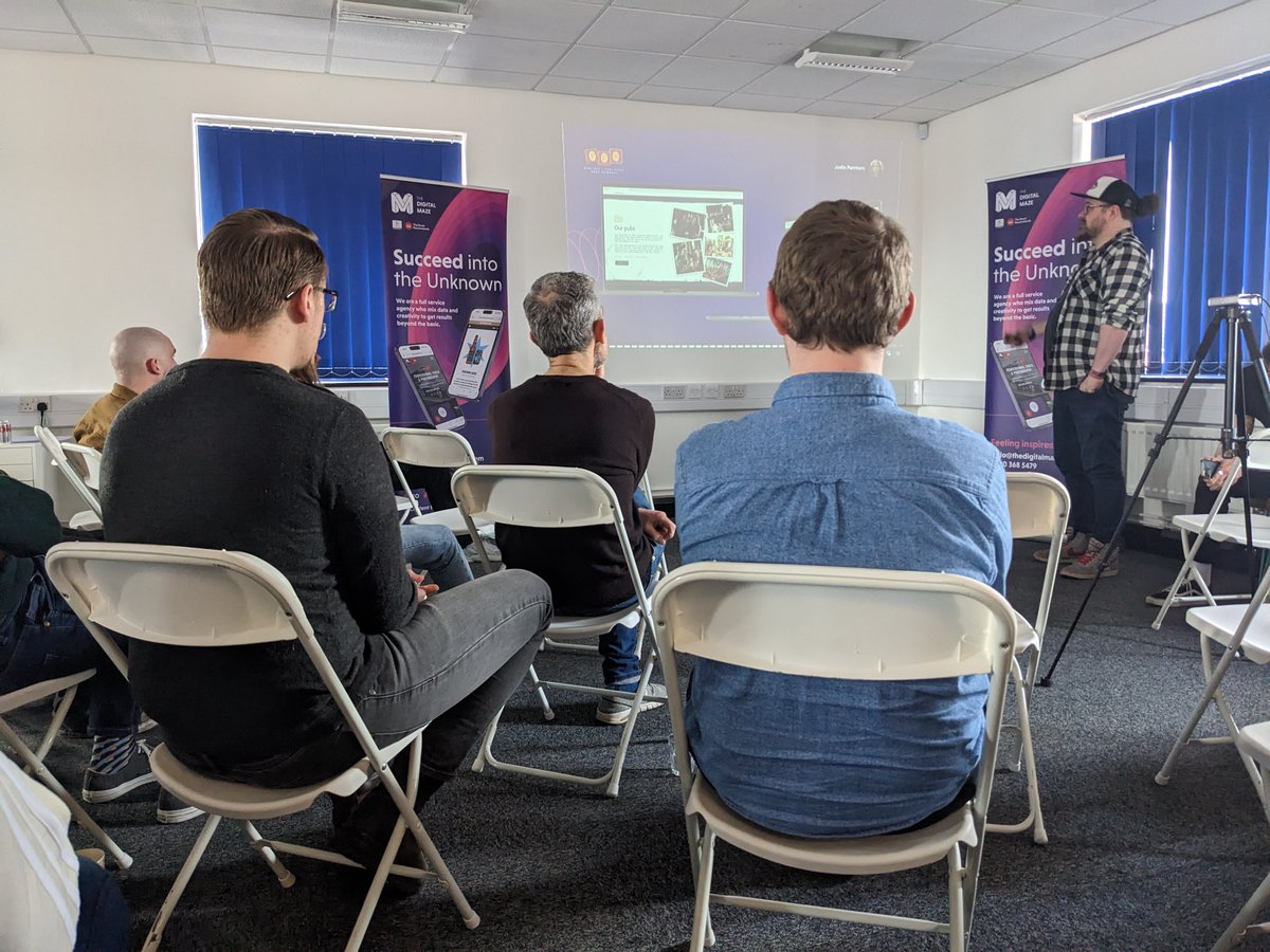 TheDigitalMaze's tweet photo. We got the whole gang together yesterday for an office day and a pizza social 🍕
We enjoyed presentations from each team covering,  SEO, PPC, customer support, web dev and design! https://t.co/W2cdqqpS6r