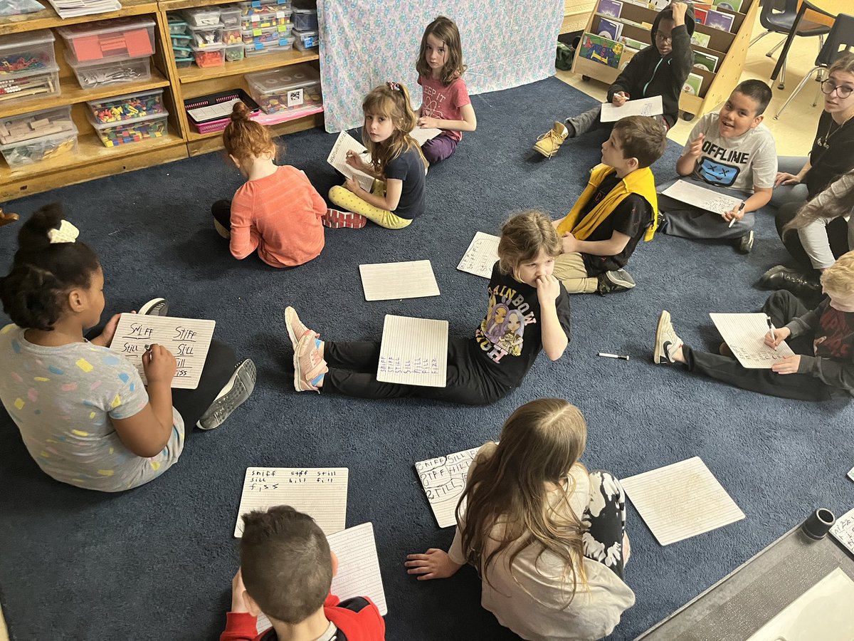 1D is loving UFLI and the new skills they are learning. This week we are focussing on the double letter rule after a short vowel. Our word work had students encoding words like sniff, fizz and loss. <a href="/gecdsbpro/">GECDSB PR</a> <a href="/CityFalcons/">Ford City Falcons</a>