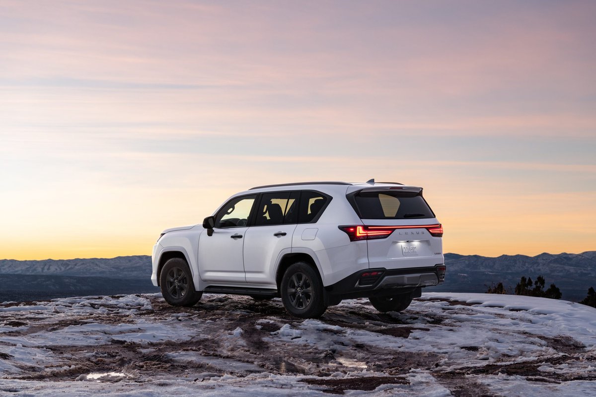 LexusGreenwich_'s tweet photo. Adventure doesn’t stop when the sun goes down. #LexusLX 600 https://t.co/2yrravwplw