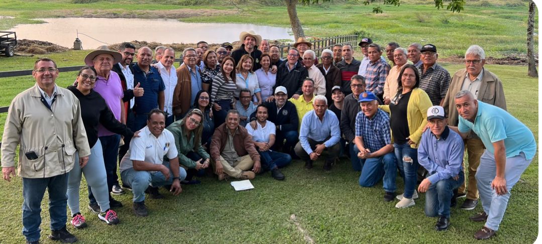 DrJoseTrujilloV's tweet photo. Este miércoles se realizó un secretariado nacional de @accion_democratica con los 24 secretario generales seccionales de AD en Resistencia. Para diseñar estrategias políticas para llevar el triunfo y darle la #ProperidAD a #Venezuela.
@prospericarlos
#unidadxvenezuela https://t.co/Pb9dqZBHnP