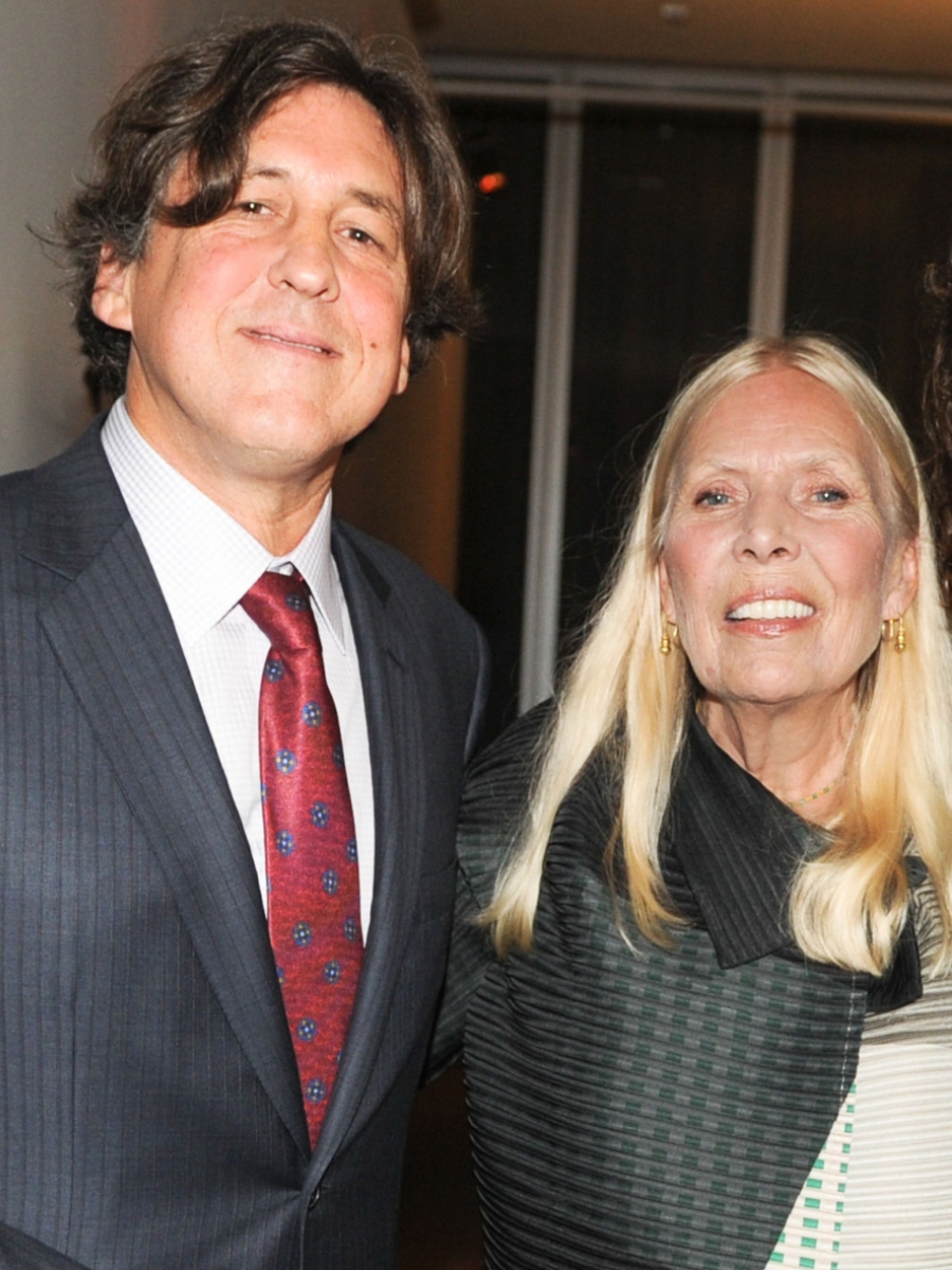 TheInSneider's tweet photo. EXCLUSIVE: After an 8-year absence from the big screen, Oscar winner @CameronCrowe is set to write and direct a movie about his dear friend @JoniMitchell that they've been developing in secret together for the past two years.
https://t.co/FidIVRO0mA https://t.co/VA1nR0E7b9