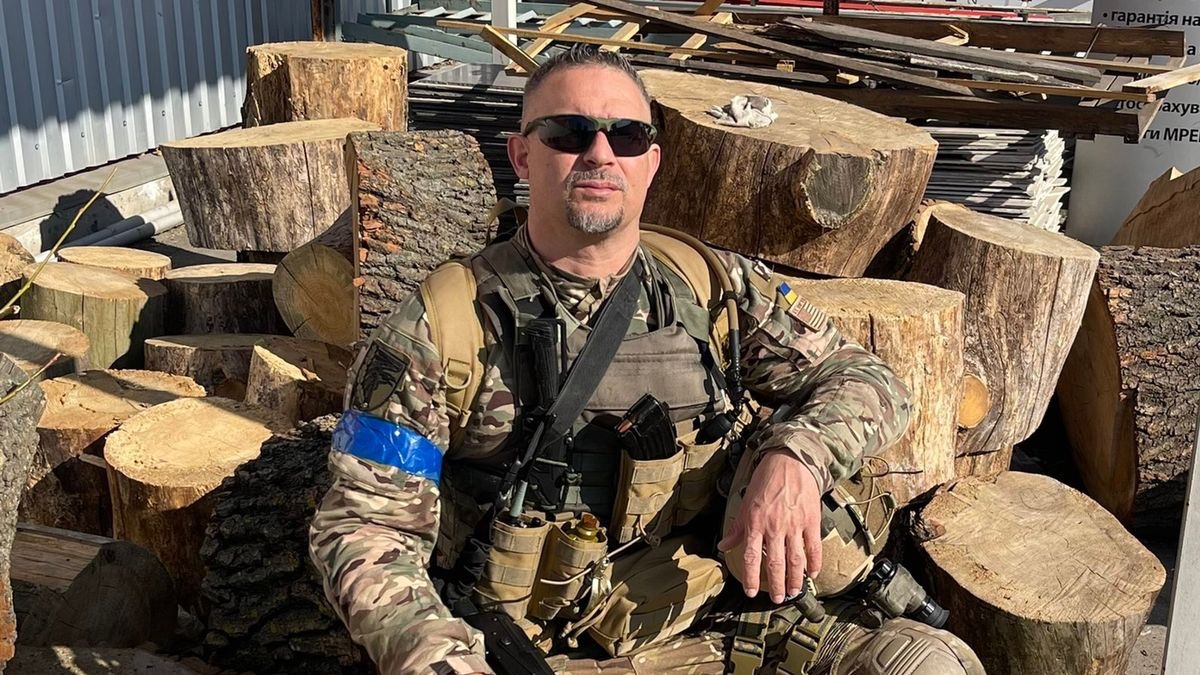 LogKa11's tweet photo. James Vasquez really set up an organization, collected over $3m in donations from pro-Ukrainians and now disappeared.

Him and Malcolm Nance literally went to Ukraine for a holiday 😂 https://t.co/39GGjphlOd
