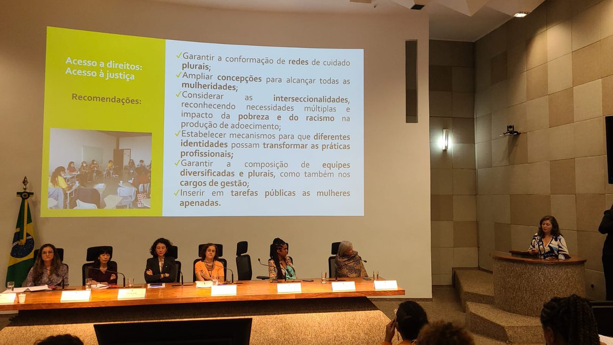 Brapep_'s tweet photo. Apresentação da pesquisadora Luciana Togni @unifesp trazendo a experiência e os resultados de uma reunião nacional de prevenção combinada ao #HIV e linhas de cuidado para mulheres que fazem uso de drogas, em parceria da @unifesp com a @UNODC . https://t.co/I2cX9XloTP
