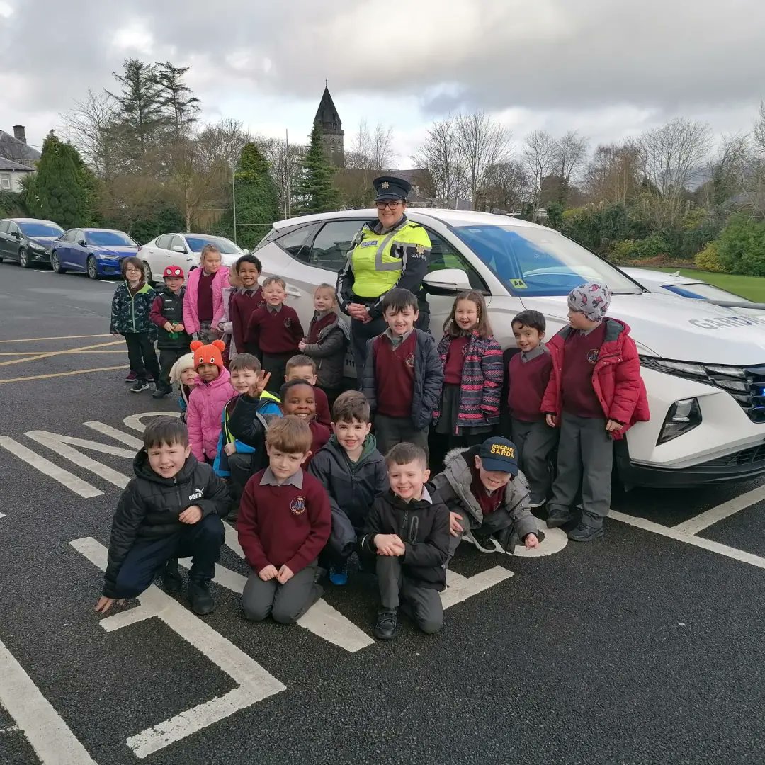 Garda Tara came to visit our Little Blue Hero in junior infants and chat to the class about the great work the men and women of An Garda Síochána do to keep us safe.