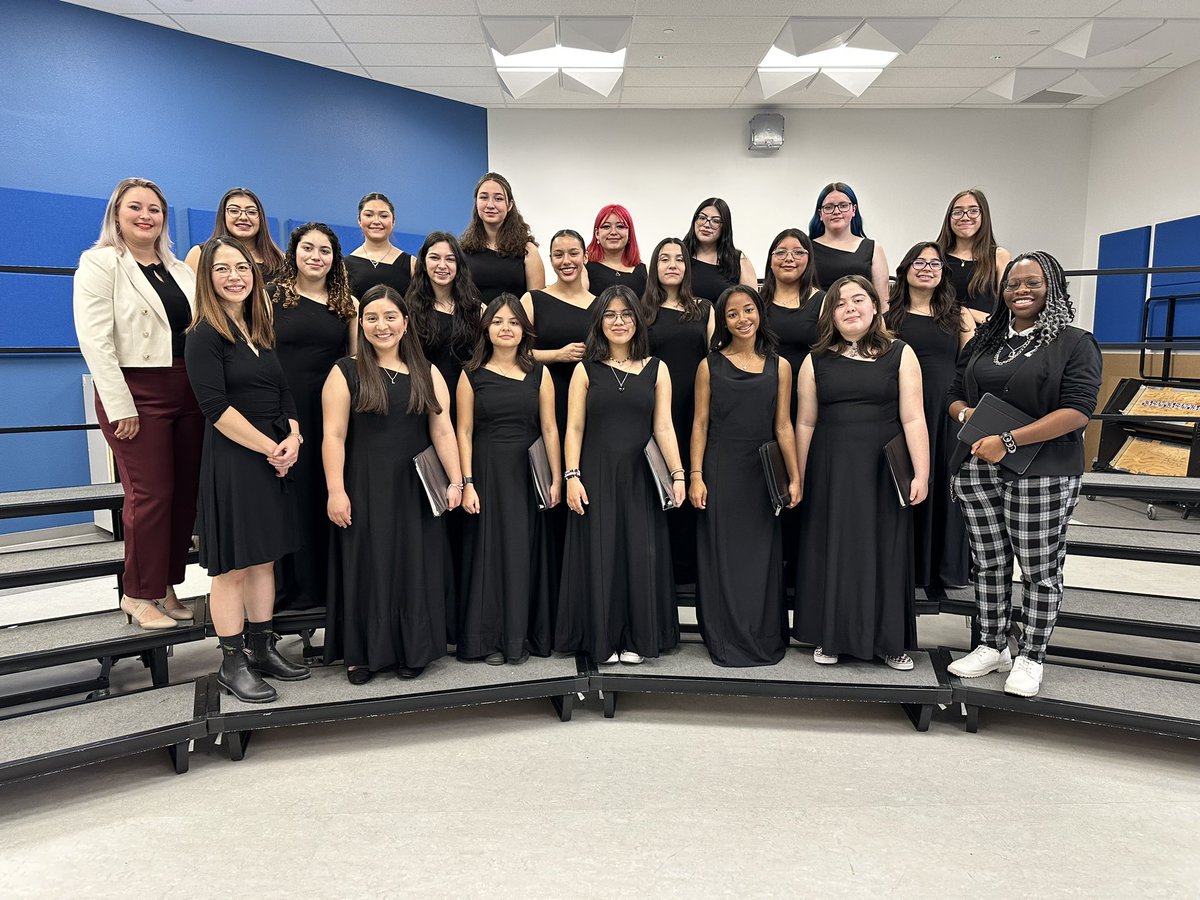 On the way to New York! Excited to represent El Paso and Americas HS at Carnegie Hall! <a href="/Americas_HS/">Nancy Torres</a> <a href="/SISD_FineArts/">SISD Fine Arts</a>